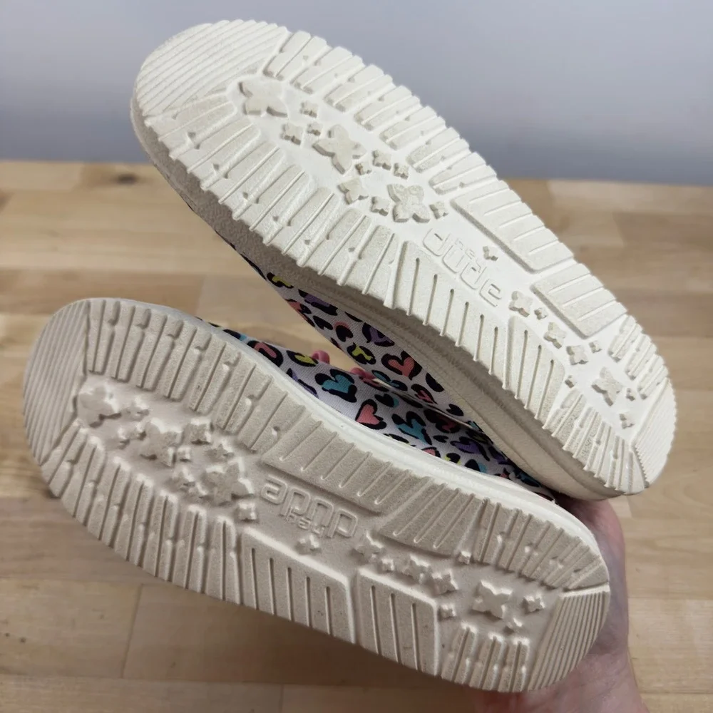 Hey Dude Wendy Youth Cat White Leopard Heart Print Loafers Size Y1 L2 NEW